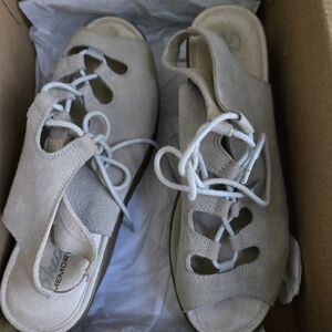 Skechers Women's Suede Sandals - Light Gray